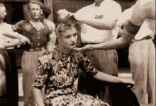 在二战刚结束的那段时间里，新解放国家的女性通敌者会被公开剃光头