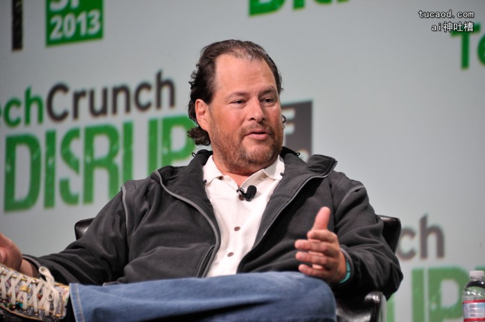 Salesforce 创始人 Marc Benioff 在科技大会现场发言